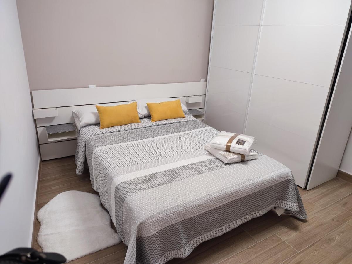 Baj - Apartamentos En Playa Bajondillo, トレモリノス エクステリア 写真