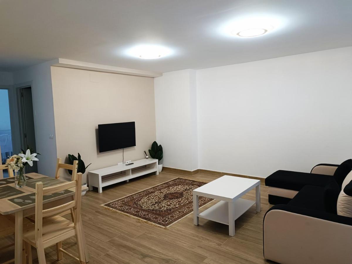 Baj - Apartamentos En Playa Bajondillo, トレモリノス エクステリア 写真